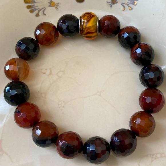 Faceted Agate Stretch Bracelet - Picture 2 of 5